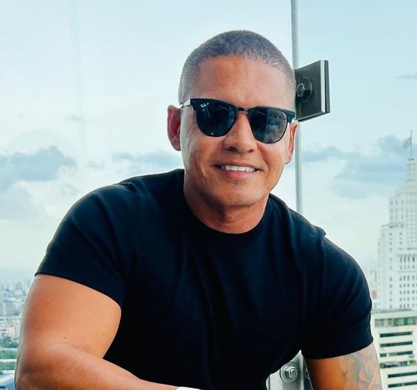 ADRIANO BRITO DE BARROS