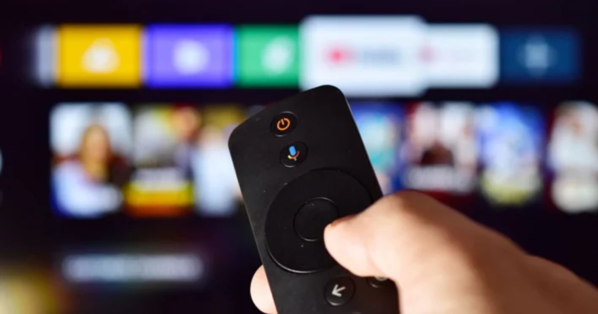 Plataformas digitais vencem TV e rádio na disputa pela atenção informacional do brasileiro
