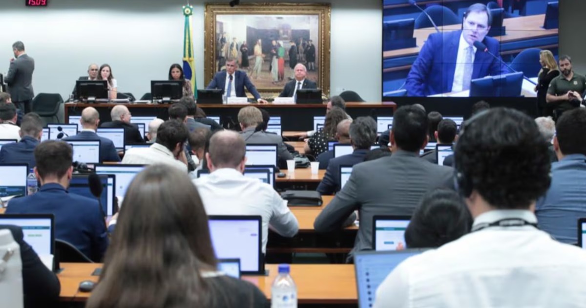 Fim da escala 6x1: CCJ da Câmara aprova proposta para redução da jornada de trabalho