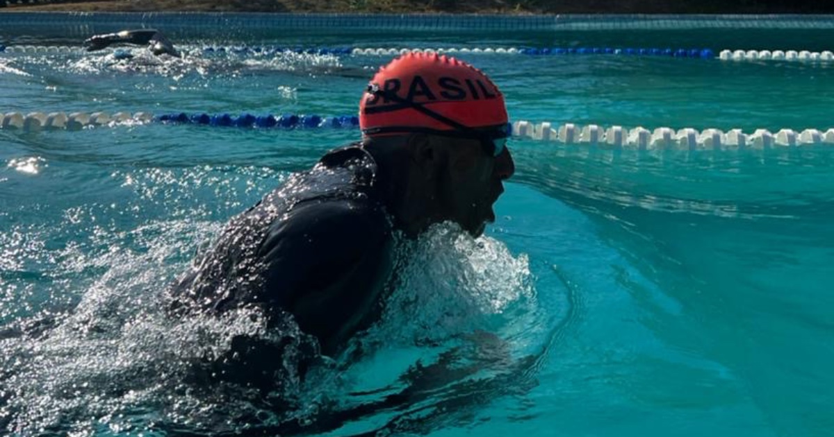 Ricardo Dias é o único nordestino a disputar a prova de triathlon mais longa do mundo — e já está dentro d'água