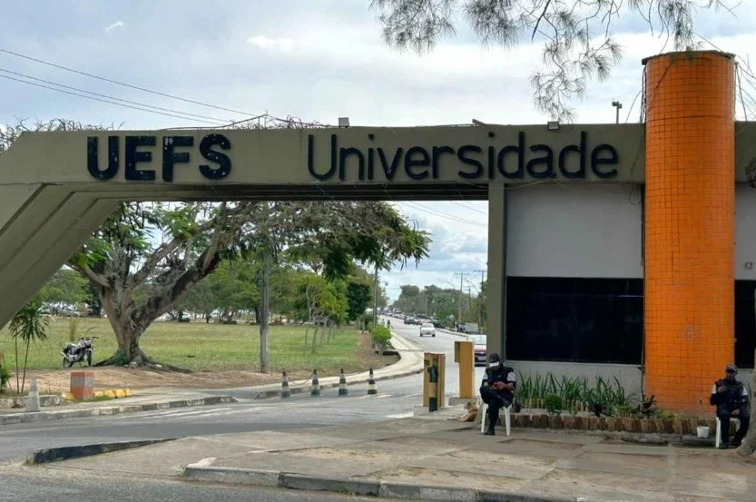 Uefs abre programação dos 50 anos com arte, memória e celebração da educação pública