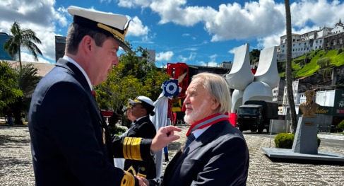 Marinha do Brasil concede a Aleixo Belov a Ordem do Mérito Naval no grau de Comendador