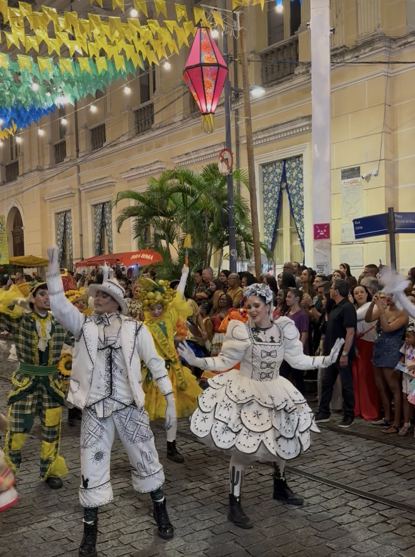 Cortejo “Um Cordel de Amor no Arraiá da Prefs” encerra temporada emocionando público no Centro Histórico de Salvador