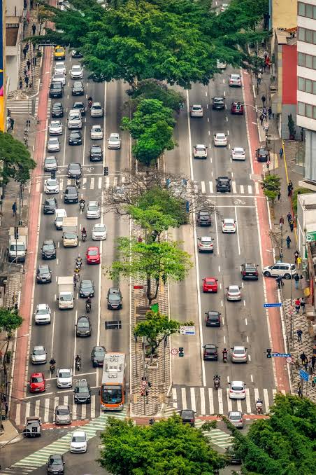 Brasil tem plano de R$ 430 bilhões em projetos de mobilidade, mas desafio é transformar planos em obras, afirma Dal Pozzo