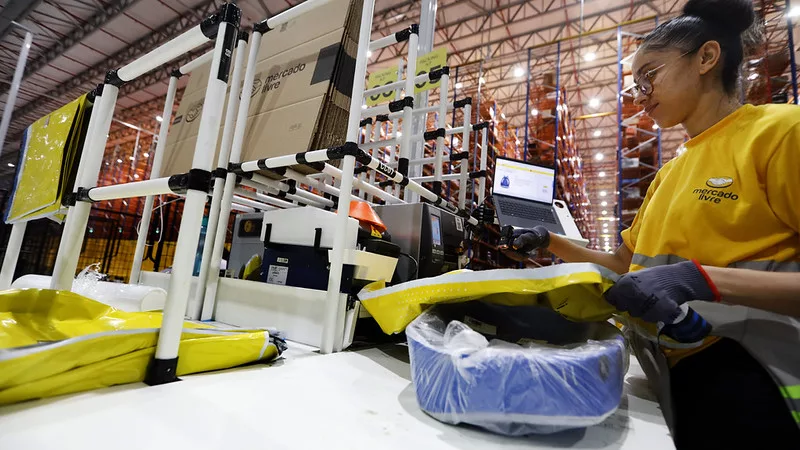 E-commerce projeta faturamento de R$ 260 bi este ano e impulsiona centros logísticos