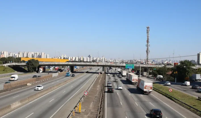 Brasil precisa de R$ 2,03 trilhões para destravar logística e transportes, diz CNT