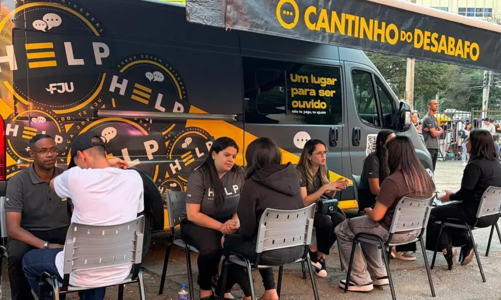 Projetos voluntários oferecem apoio em saúde mental no Brasil e no exterior