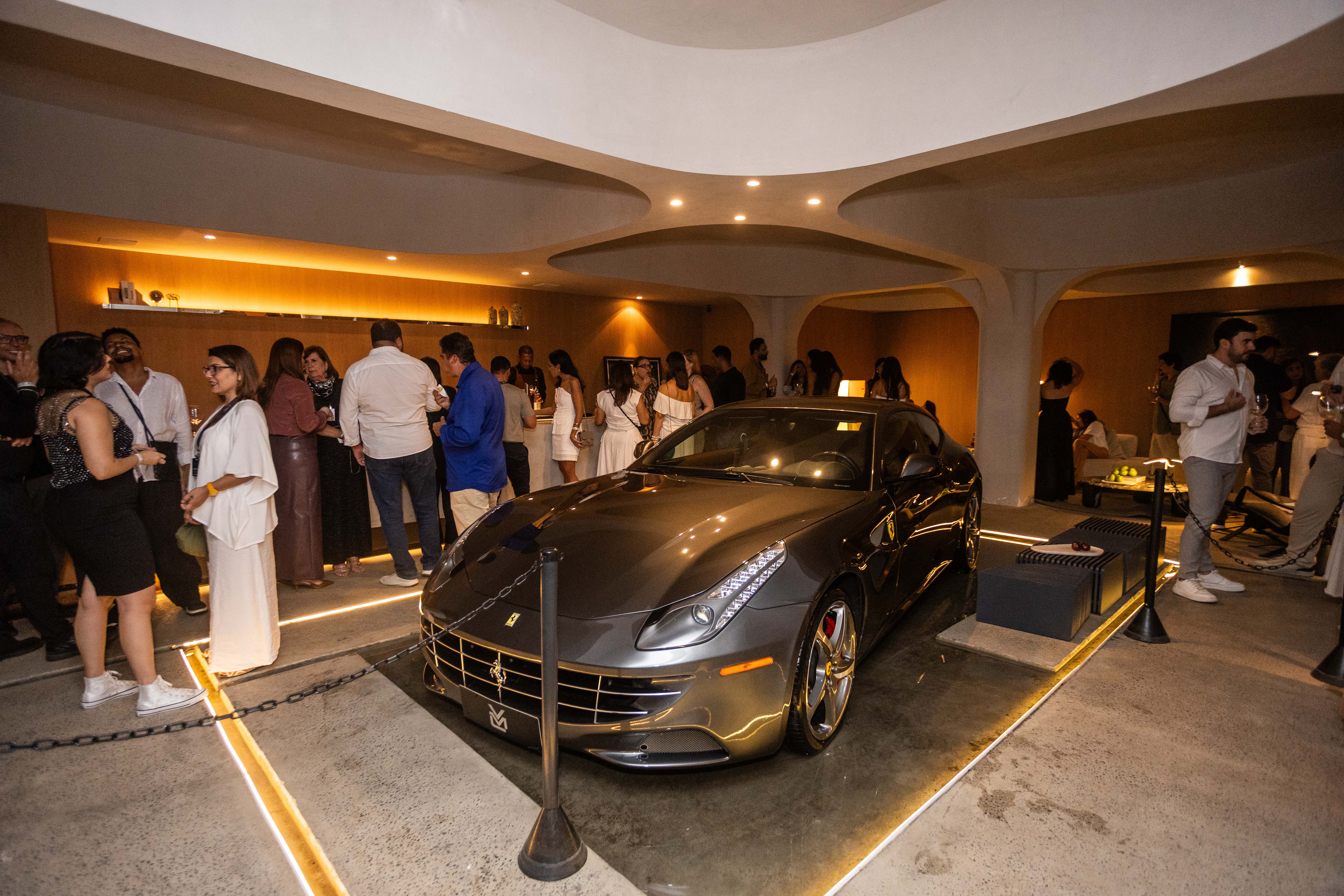 Nathalie Souza e Nicholas Bruny celebram prêmio em coquetel na CASACOR Bahia 2026