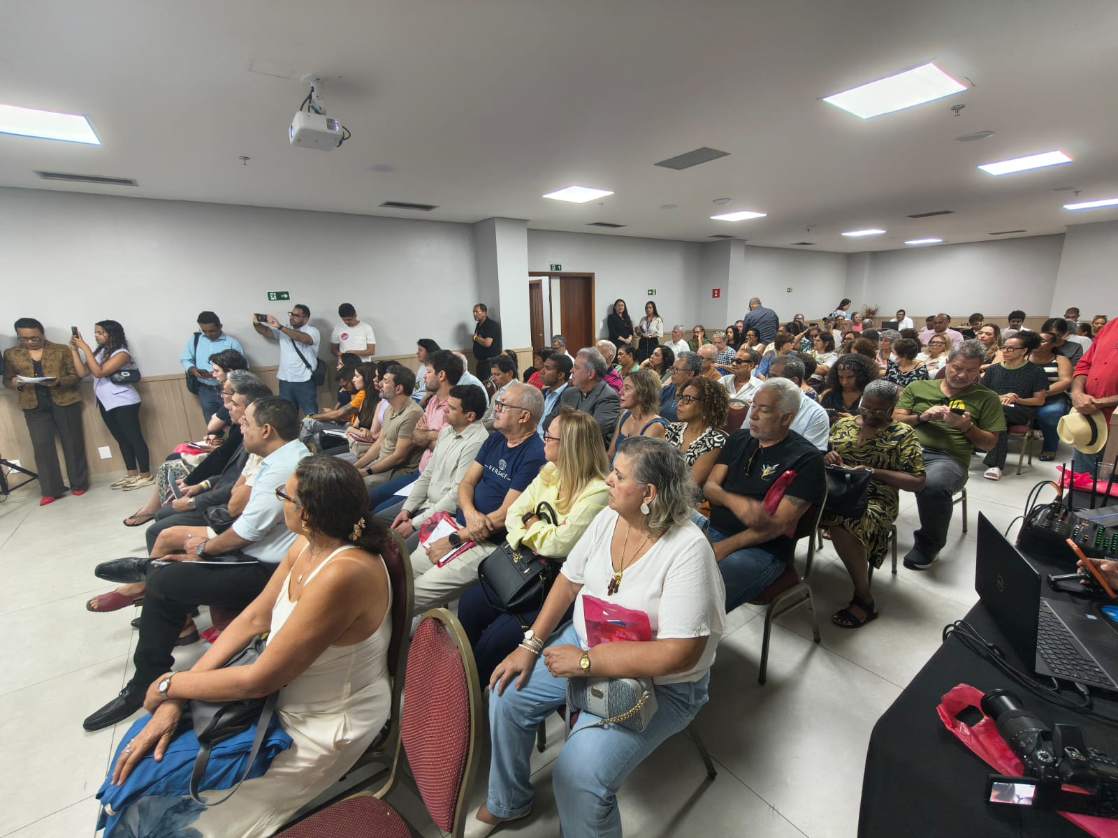 Sindsefaz reúne especialistas e aponta caminhos para desenvolvimento da Bahia