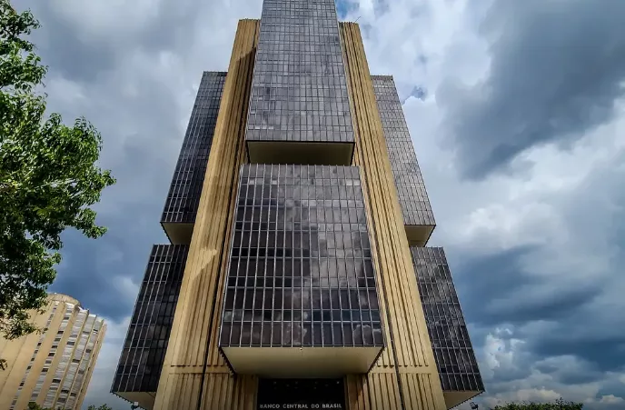 Banco Central reduz juros básicos para 13,75% ao ano