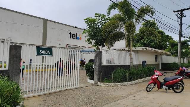 Empresa de telemarketing em Feira de Santana inicia demissões enquanto funcionários relatam salários atrasados e condições precárias