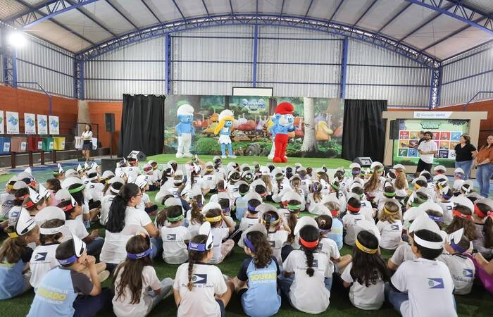 Sicredi e Smurfs transformam sustentabilidade em experiência para crianças em parceria inédita no Brasil