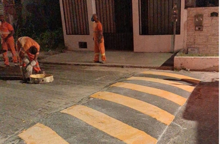 SMT reforça sinalização e inicia pintura de quebra-molas em mais de 100 ruas de Feira de Santana
