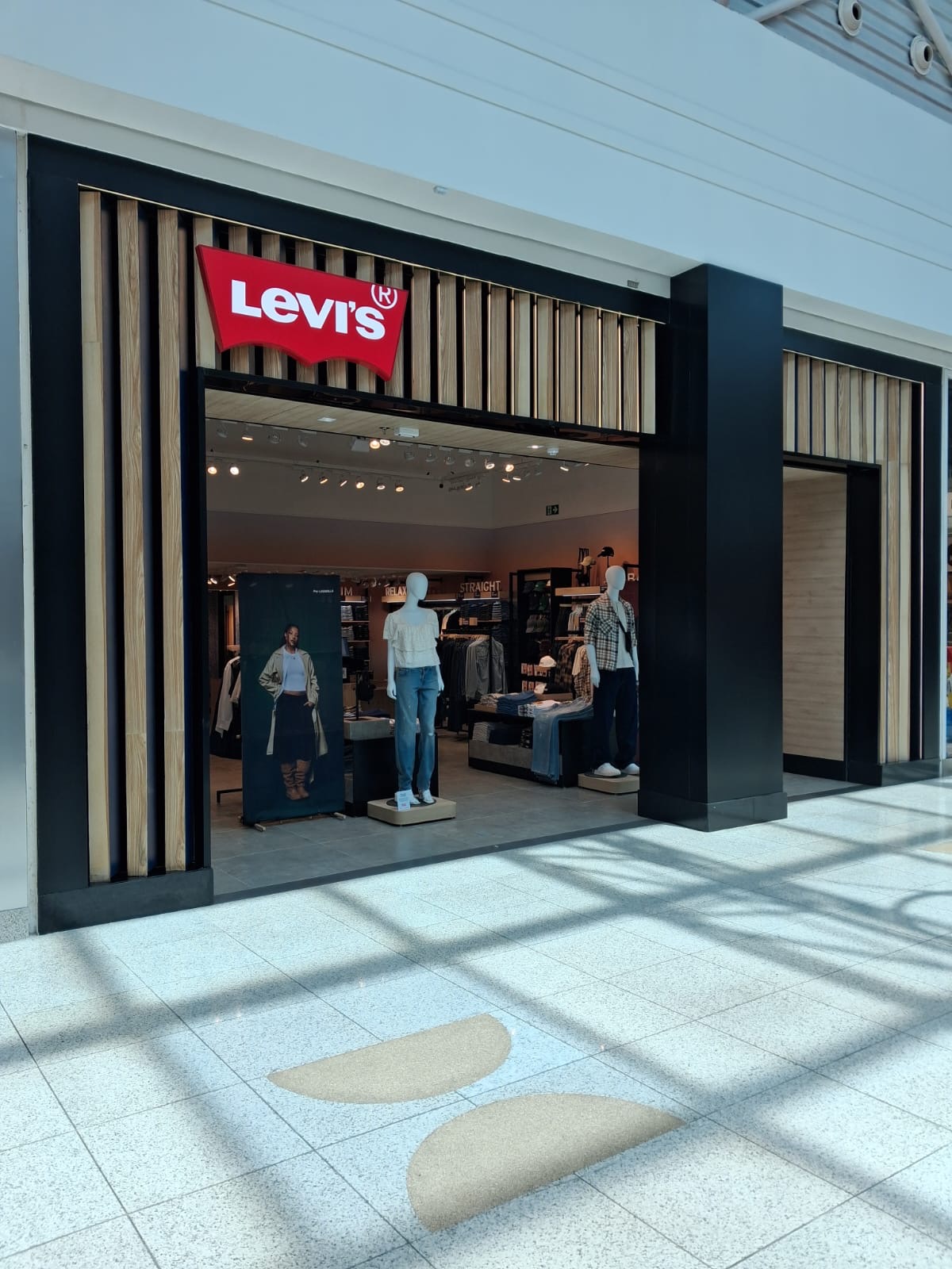 Levi's®️ amplia presença na Bahia com nova loja no Salvador Shopping