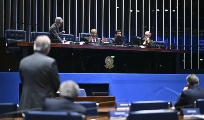 Governo tenta aprovar fim da escala 6×1 no Senado nesta terça após avanço da oposição no 1º turno