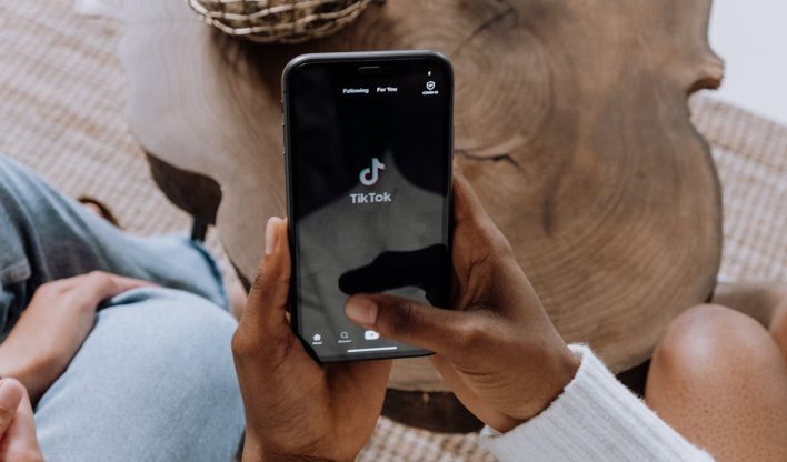 TikTok testa compras sem sair do app e assistente de IA para escolher produtos