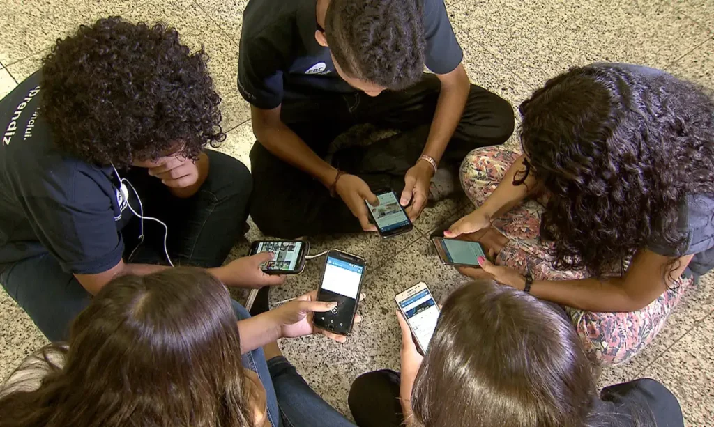 Pesquisa aponta rejeição ao uso de celular por crianças de até 3 anos