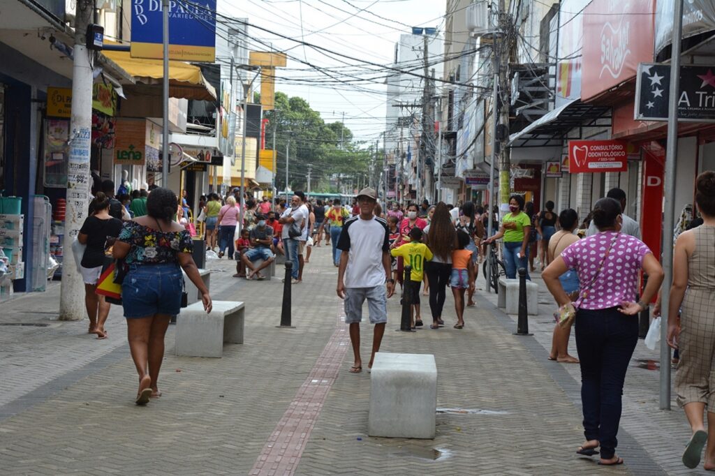 Feriado altera horários do comércio, shoppings e serviços em Feira de Santana